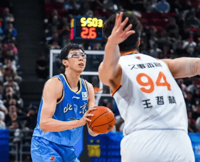 周琦出战28分钟，投篮7中5得到12分8篮板1助攻2盖帽